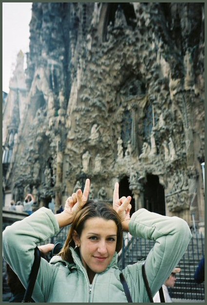 Kate of the Gaudi.jpg - 69655 Bytes